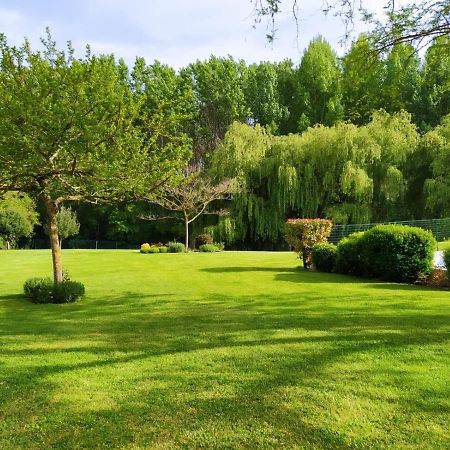 Saint-Maur  La Ferme D'Aigurolles B&B 외부 사진